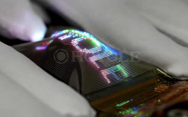 Royole Micro LED Elastyczny 600x373