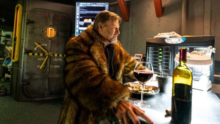 Wilford w Snowpiercer Sezon 3 Odcinek 1